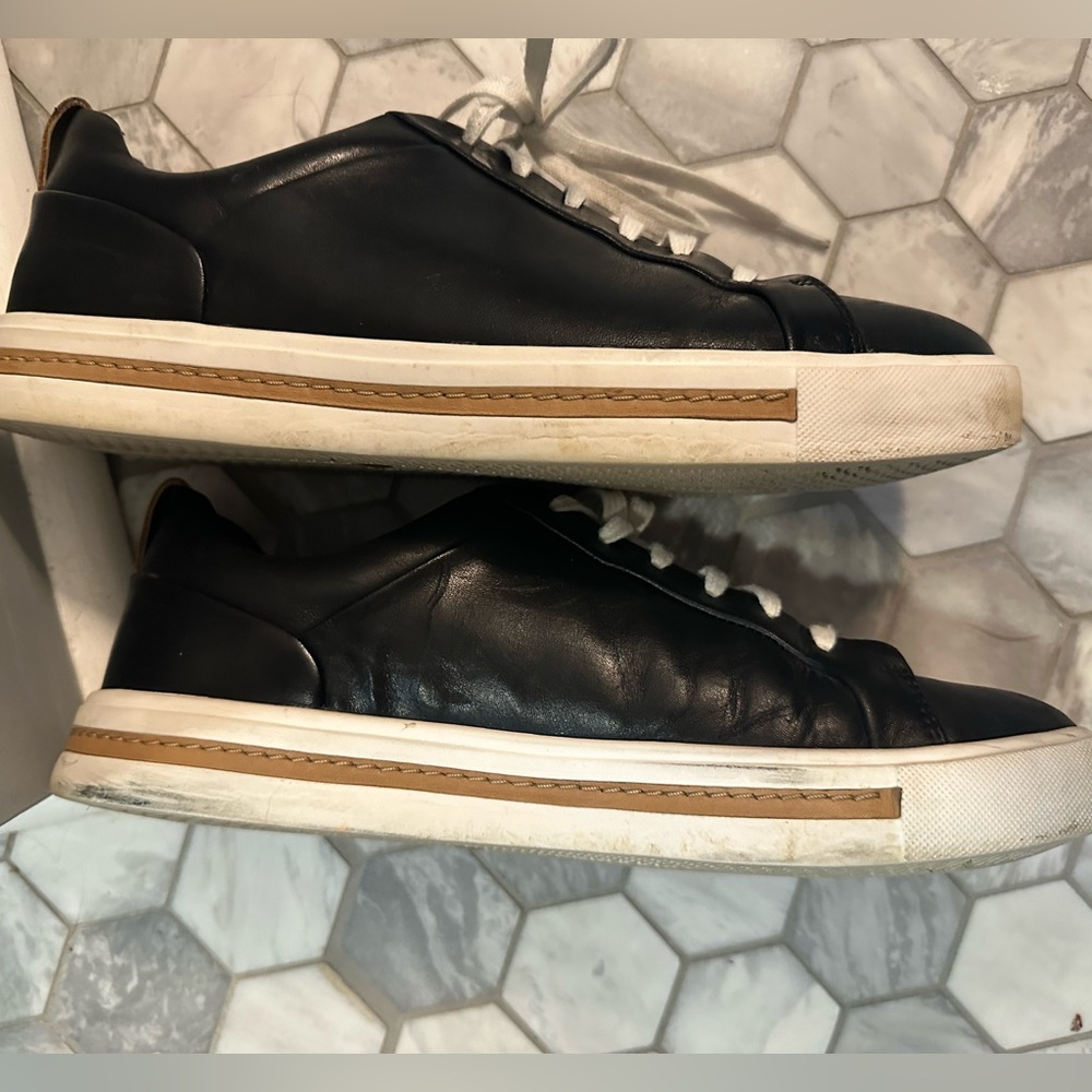 Gently used Clarks lace-up Un Maui women’s sneakers - black white and tan 7.5 - Picture 6 of 9